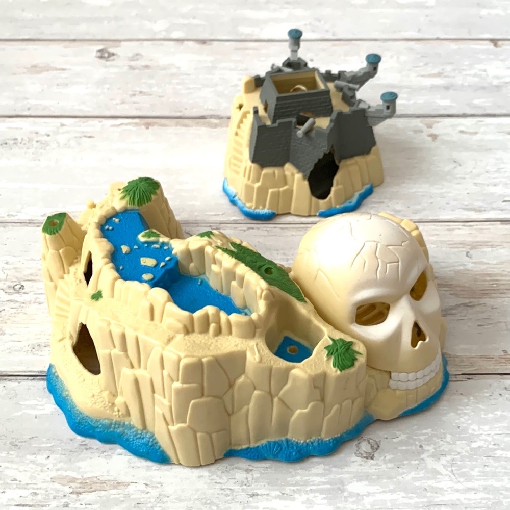 Micro Machines Skull Island 2pc Playset Landing Galoob 1996 Kids Toys